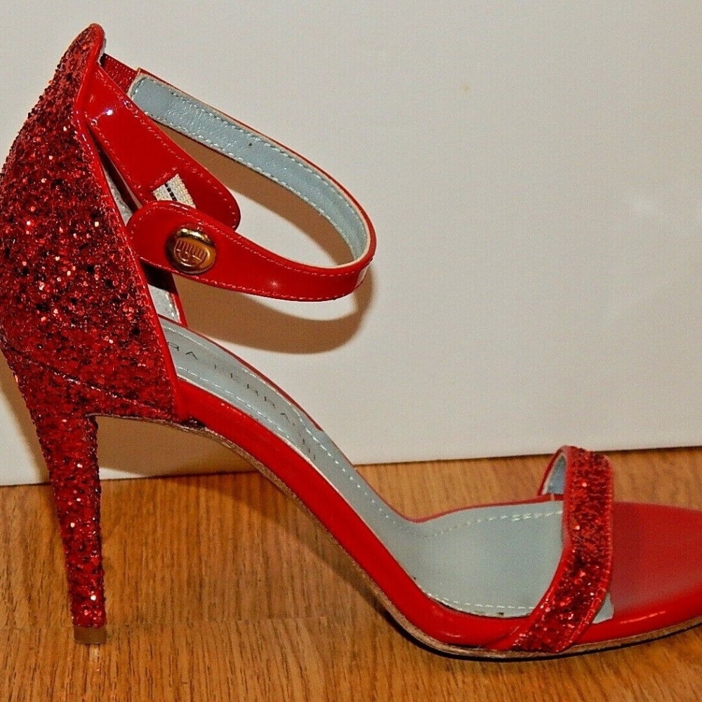CHIARA FERRAGNI RED SANDALS HEELS sz 39(8.5-9)